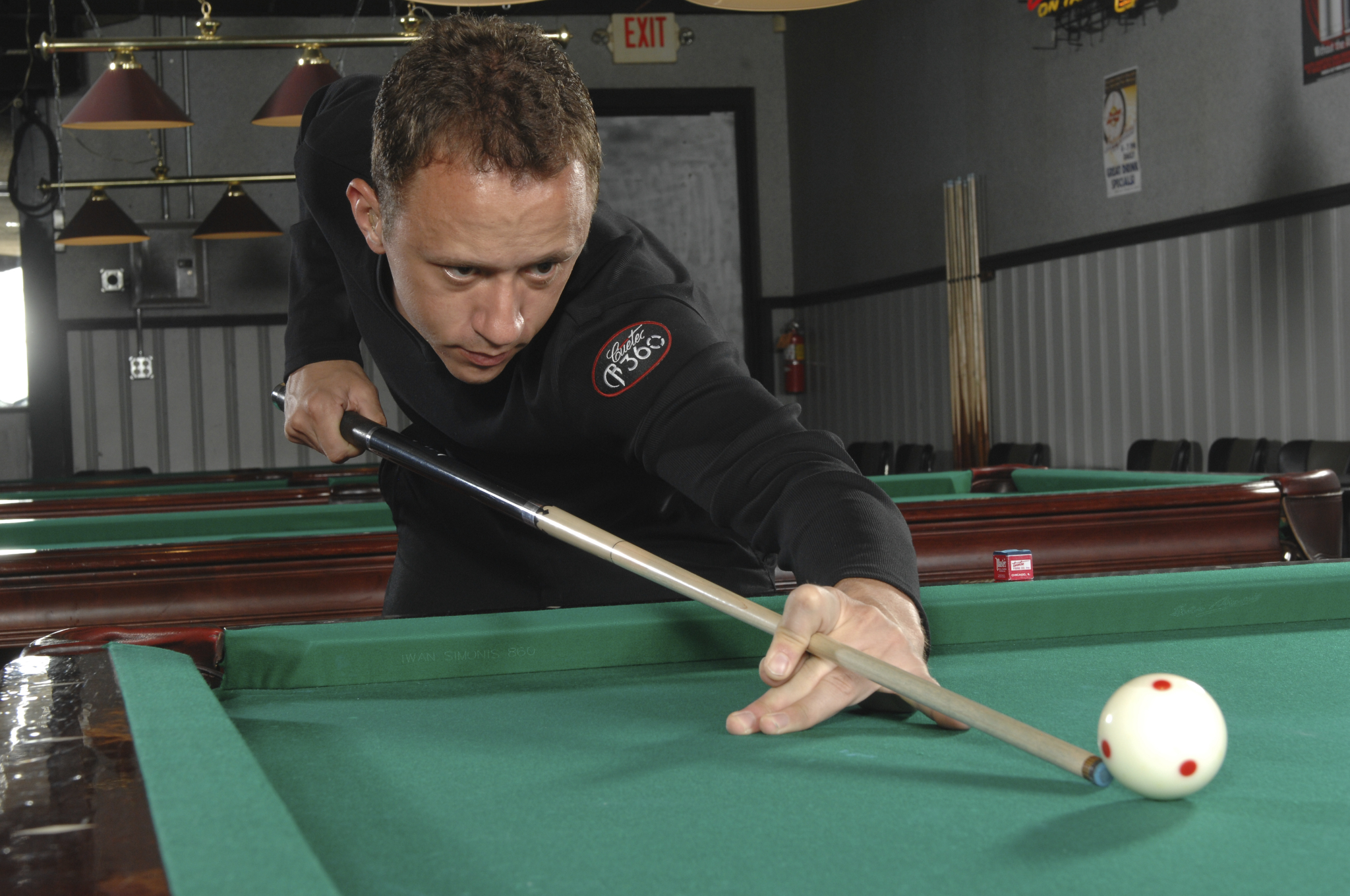 How To Hold A Pool Cue